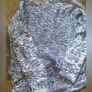 This is a sweater that is a small for your kids in winter days